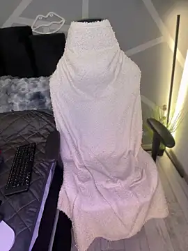 krysstal003 online show from January 12, 2025, 3:36 pm