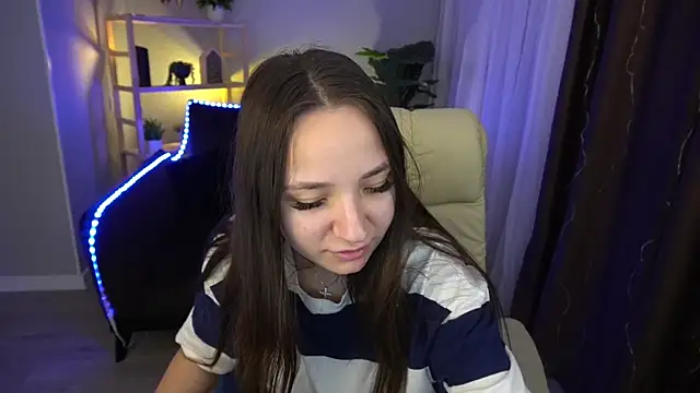 Snapshot of ElysLunar chatting on January 15, 2025, 6:29 pm ElysLunar online show from January 15, 2025, 6:29 pm