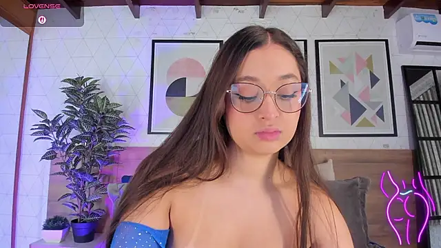 MiaKay1 online show from February 6, 2026, 3:33 am