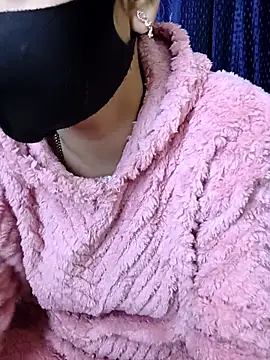 kaveerpooja947 online show from November 12, 2025, 4:40 pm