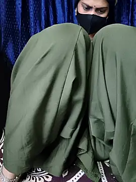 kaveerpooja947 online show from February 6, 2026, 4:32 pm