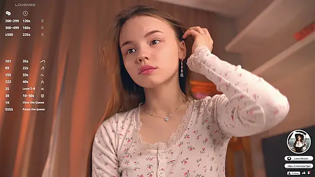 Snapshot of Miss_miracle chatting on October 27, 2025, 4:44 pm Miss miracle online show from October 27, 2025, 4:44 pm