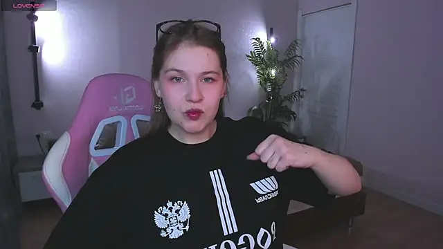 Colleen Blake online show from November 5, 2025, 5:13 pm