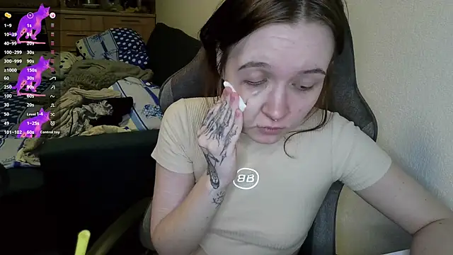 Snapshot of crashtest_13 chatting on January 31, 2025, 1:02 pm crashtest 13 online show from January 31, 2025, 1:02 pm