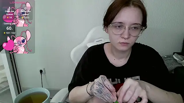 Snapshot of crashtest_13 chatting on October 5, 2025, 9:29 am crashtest 13 online show from October 5, 2025, 9:29 am