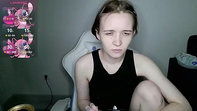 Snapshot of crashtest_13 chatting on October 12, 2025, 1:32 pm crashtest 13 online show from October 12, 2025, 1:32 pm