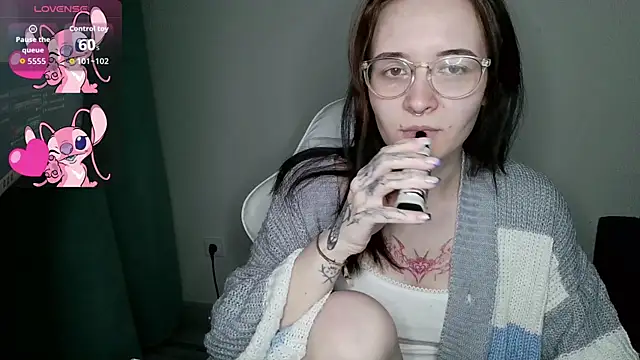 Snapshot of crashtest_13 chatting on November 3, 2025, 8:54 pm crashtest 13 online show from November 3, 2025, 8:54 pm