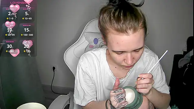 Snapshot of crashtest_13 chatting on November 7, 2025, 7:36 pm crashtest 13 online show from November 7, 2025, 7:36 pm