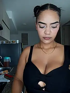 Sara-77 online show from November 11, 2025, 3:01 pm