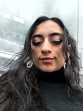 Lila Desiree online show from April 11, 2026, 5:28 pm