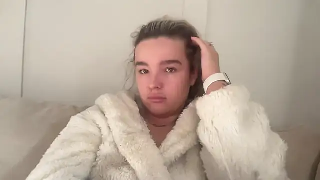 maisiesmithx online show from November 17, 2025, 10:21 am