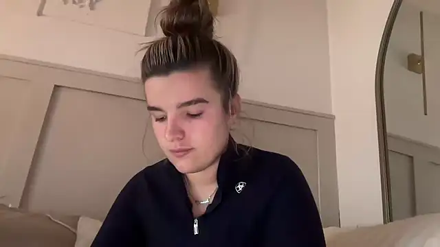 maisiesmithx online show from November 21, 2025, 7:34 pm