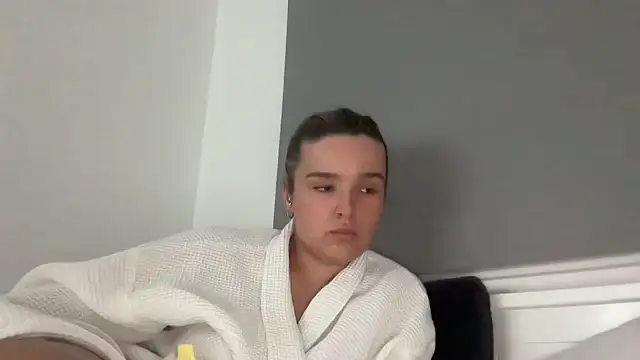 maisiesmithx online show from April 23, 2026, 8:11 pm