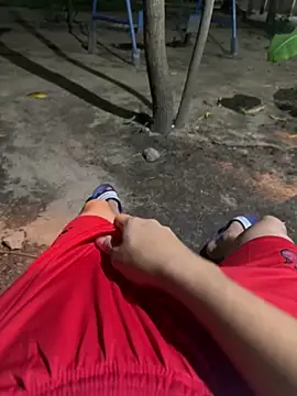 Snapshot of Erick-90 chatting on October 25, 2025, 4:42 am Erick-90 online show from October 25, 2025, 4:42 am