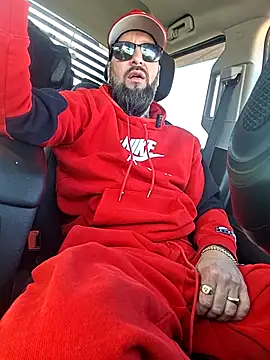 Snapshot of Beardedtattood chatting on April 23, 2026, 1:46 pm Beardedtattood online show from April 23, 2026, 1:46 pm