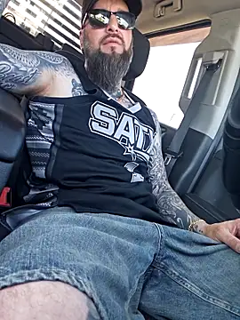 Snapshot of Beardedtattood chatting on May 19, 2026, 3:07 pm Beardedtattood online show from May 19, 2026, 3:07 pm