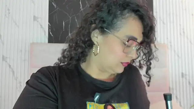 Snapshot of Reginavegaa chatting on April 8, 2026, 11:43 am Reginavegaa online show from April 8, 2026, 11:43 am