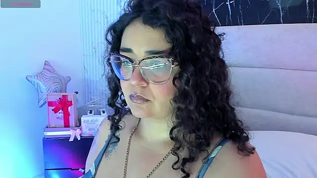 Snapshot of Reginavegaa chatting on May 18, 2026, 11:49 am Reginavegaa online show from May 18, 2026, 11:49 am