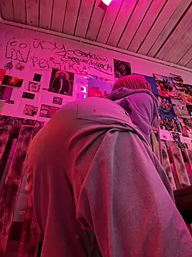 mur girl online show from January 22, 2025, 1:21 pm