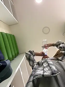 mur girl online show from February 8, 2025, 3:42 pm