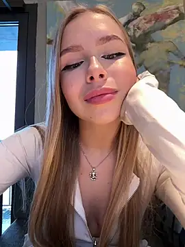 mur girl online show from February 21, 2025, 11:44 am