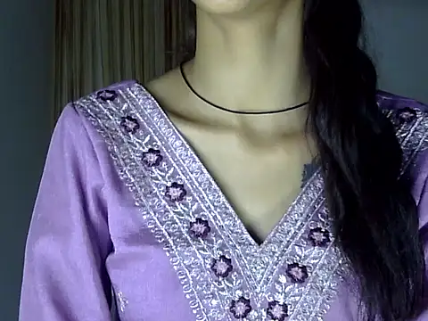 MAAYRA 09 online show from September 26, 2025, 6:12 pm