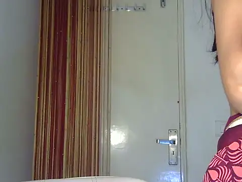 MAAYRA 09 online show from November 9, 2025, 11:41 am