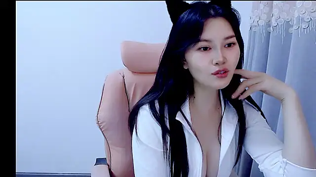 Little-sweet online show from October 19, 2025, 1:28 am