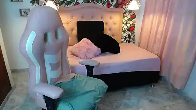 NathaliaSweet 11 online show from December 2, 2024, 5:26 pm