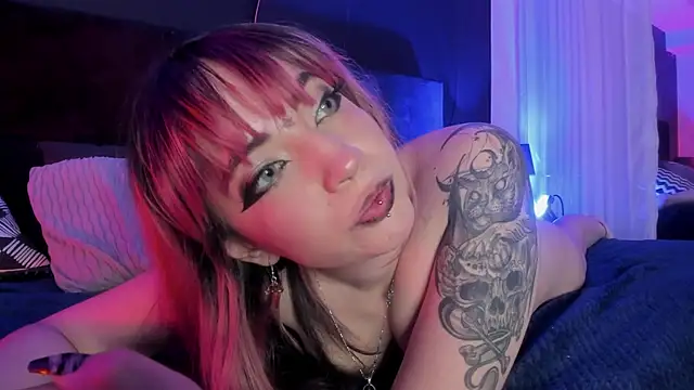 Snapshot of Aylen_darkmoor chatting on February 28, 2025, 10:39 pm Aylen darkmoor online show from February 28, 2025, 10:39 pm