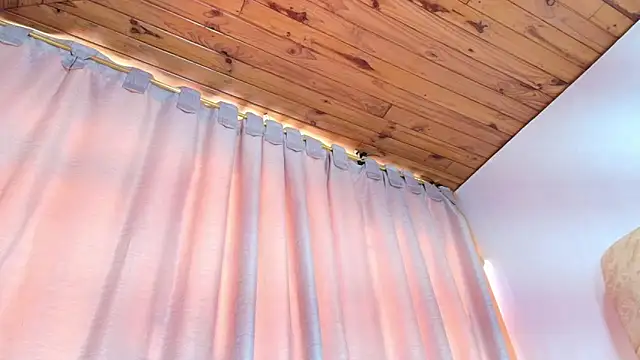 Naia x online show from September 11, 2025, 7:47 pm