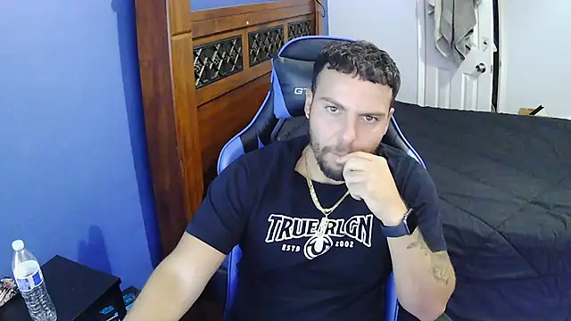 Snapshot of MasterKvn chatting on November 4, 2025, 7:57 pm MasterKvn online show from November 4, 2025, 7:57 pm