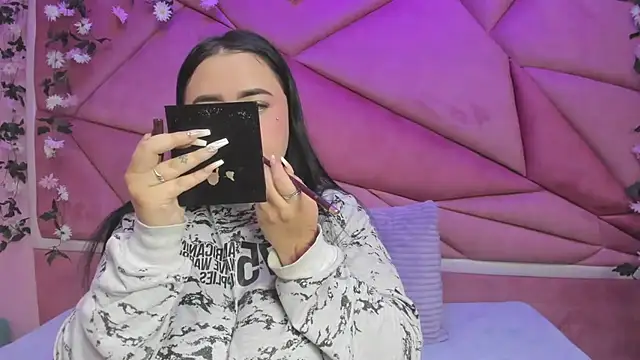 Victoria Rossy online show from November 15, 2025, 8:38 pm