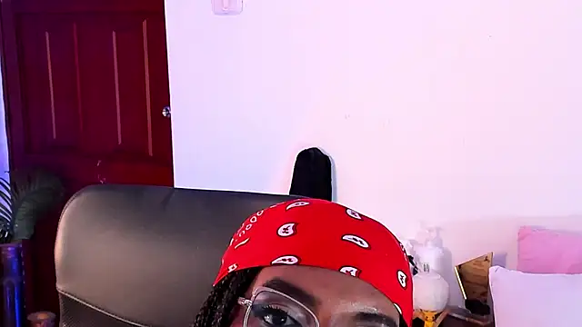 conielaurenth online show from September 22, 2025, 3:52 am