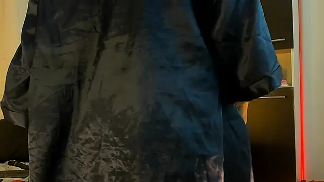 conielaurenth online show from December 18, 2025, 10:54 am