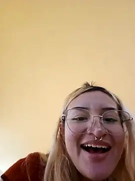 sadnessgyall online show from February 16, 2025, 3:04 am