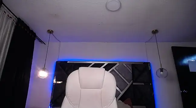 MIA YOURHOTTIE online show from February 4, 2025, 6:46 am