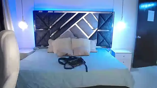 MIA YOURHOTTIE online show from February 19, 2025, 2:12 am