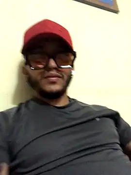 Snapshot of kmilo2405 chatting on December 17, 2025, 10:49 pm kmilo2405 online show from December 17, 2025, 10:49 pm