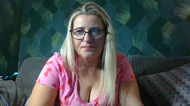 SweetXCandyX online show from November 14, 2025, 6:28 pm