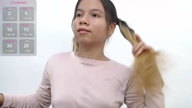 Snapshot of Naomi991 chatting on October 12, 2025, 9:14 pm Naomi991 online show from October 12, 2025, 9:14 pm