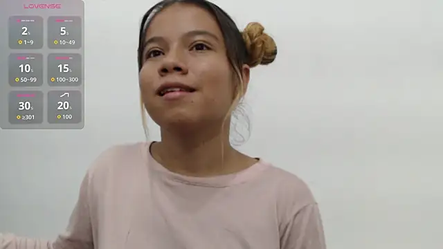 Snapshot of Naomi991 chatting on October 15, 2025, 7:58 pm Naomi991 online show from October 15, 2025, 7:58 pm