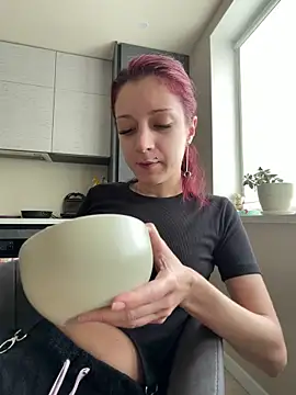 Kathleen Meow online show from June 3, 2026, 7:00 am