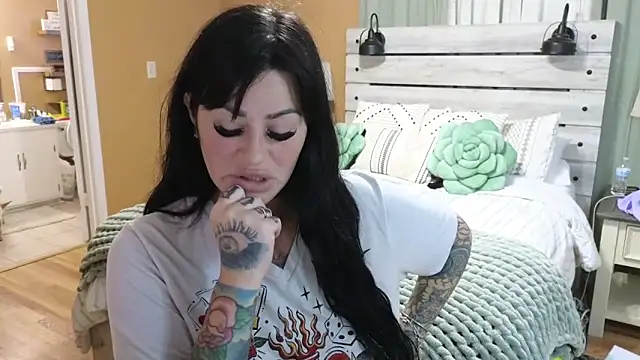 TexasTattooedHouseWife online show from October 24, 2025, 2:35 pm