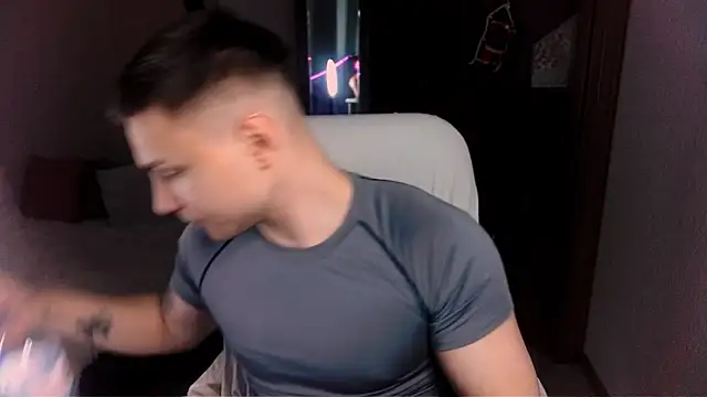 handsome guy01 online show from December 28, 2024, 8:36 pm