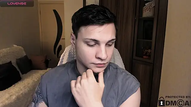 handsome guy01 online show from November 15, 2025, 6:48 pm