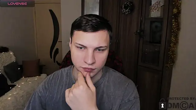 handsome guy01 online show from November 28, 2025, 12:02 am