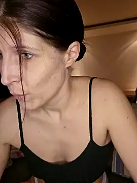 Lenchen  online show from February 13, 2025, 8:45 pm