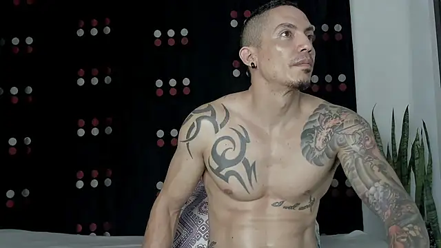 Snapshot of Alex_motta chatting on December 27, 2024, 1:07 pm Alex motta online show from December 27, 2024, 1:07 pm