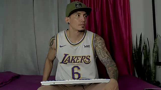 Snapshot of Alex_motta chatting on December 30, 2024, 8:25 pm Alex motta online show from December 30, 2024, 8:25 pm